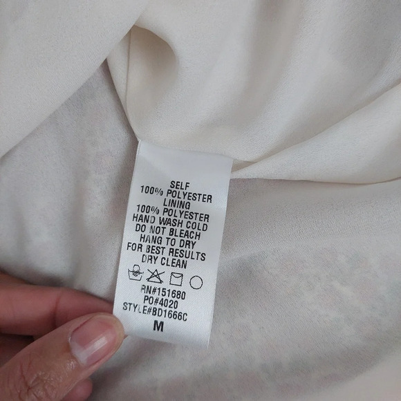 Storia Ruffle Bell Sleeve Dress Size Meduim - Picture 12 of 12